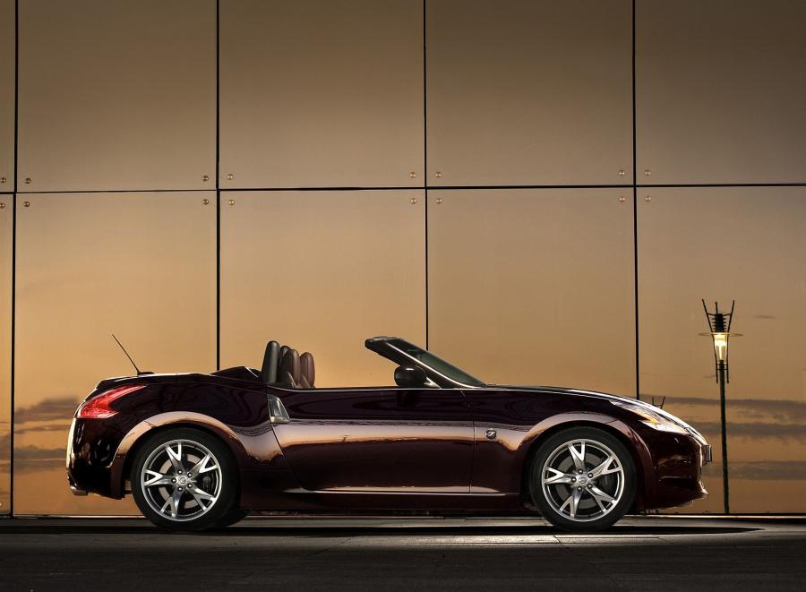  Nissan 370Z Roadster 2009 года  (фото 9 из 10)